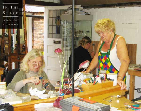 Beginners-Jewellery-Lesson
