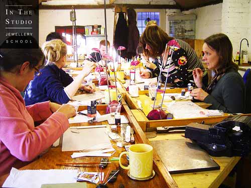 Students-Painting-Leaves-during-Precious-Metal-Clay-Workshop