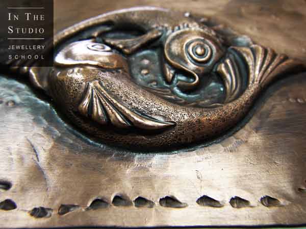 Chasing-and-repousse-swirling-carps