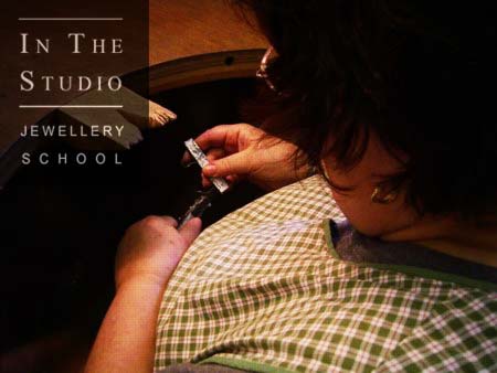 Making-jewellery-at-the-bench