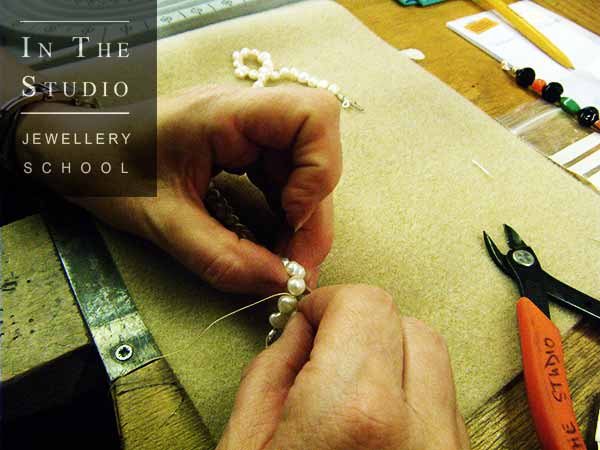 Beading course stringing pearl necklace